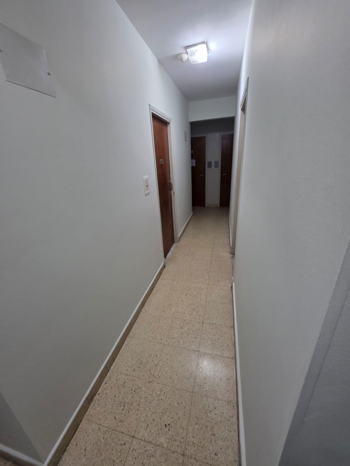 DEPARTAMENTO 1 AMBIENTE EXTERNO CON BALCON SALIENTE EN PLAZA COLON