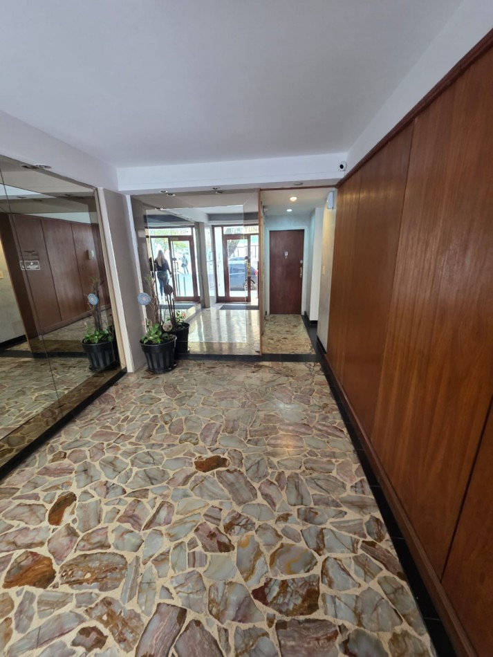 DEPARTAMENTO 1 AMBIENTE EXTERNO CON BALCON SALIENTE EN PLAZA COLON