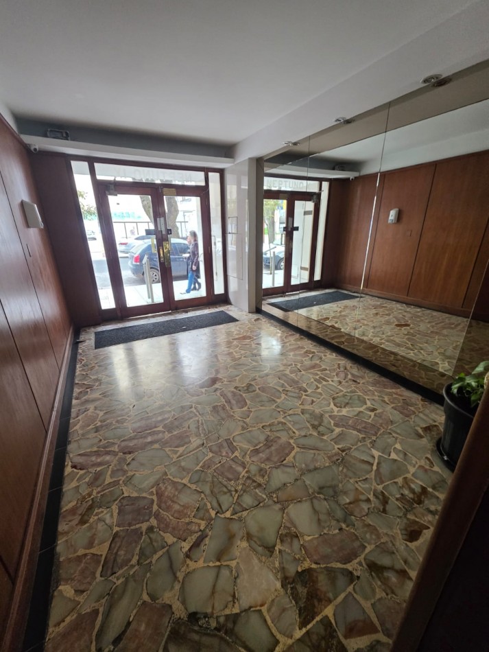 DEPARTAMENTO 1 AMBIENTE EXTERNO CON BALCON SALIENTE EN PLAZA COLON