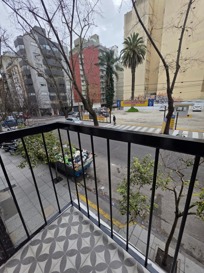 DEPARTAMENTO 1 AMBIENTE EXTERNO CON BALCON SALIENTE EN PLAZA COLON