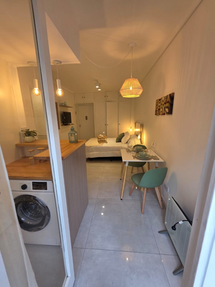 DEPARTAMENTO 1 AMBIENTE EXTERNO CON BALCON SALIENTE EN PLAZA COLON