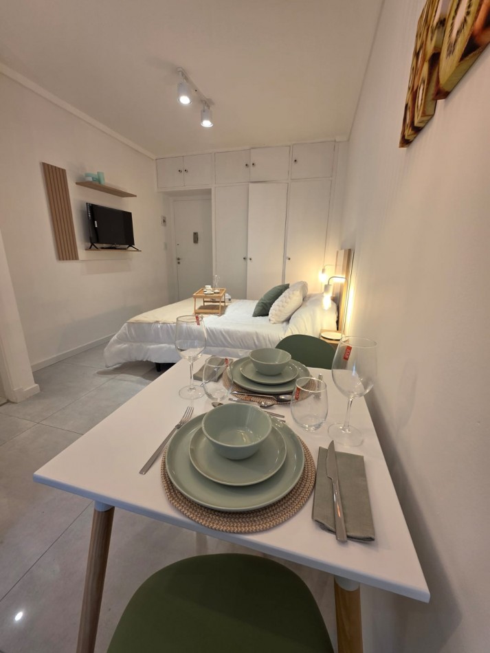 DEPARTAMENTO 1 AMBIENTE EXTERNO CON BALCON SALIENTE EN PLAZA COLON