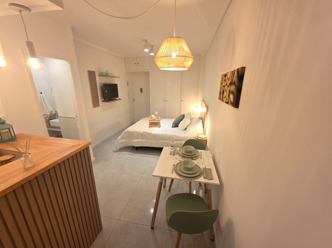 DEPARTAMENTO 1 AMBIENTE EXTERNO CON BALCON SALIENTE EN PLAZA COLON