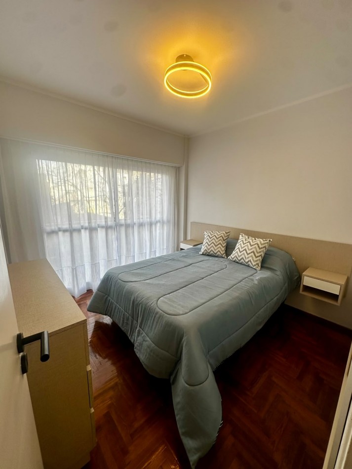 DEPARTAMENTO 3 AMBIENTES A LA CALLE CON DEPENDENCIA Y CON BALCON SALIENTE EN PLAZA MITRE