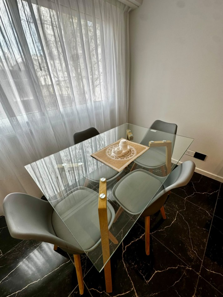 DEPARTAMENTO 3 AMBIENTES A LA CALLE CON DEPENDENCIA Y CON BALCON SALIENTE EN PLAZA MITRE