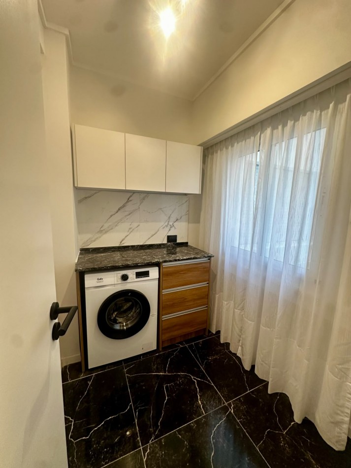 DEPARTAMENTO 3 AMBIENTES A LA CALLE CON DEPENDENCIA Y CON BALCON SALIENTE EN PLAZA MITRE