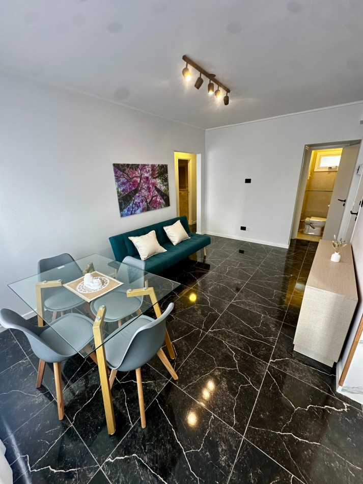 DEPARTAMENTO 3 AMBIENTES A LA CALLE CON DEPENDENCIA Y CON BALCON SALIENTE EN PLAZA MITRE