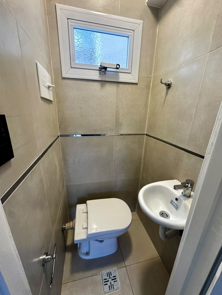 DEPARTAMENTO 3 AMBIENTES A LA CALLE CON DEPENDENCIA Y CON BALCON SALIENTE EN PLAZA MITRE