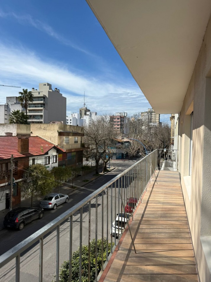 DEPARTAMENTO 4 AMBIENTES CON ESPACIO DE COCHERA EN PLAZA MITRE