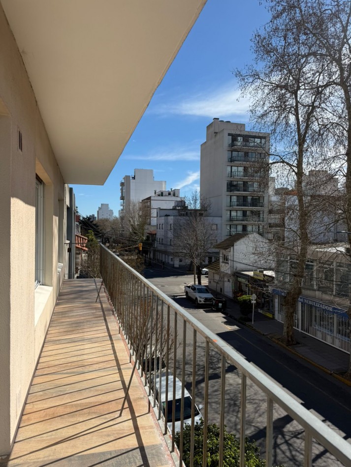 DEPARTAMENTO 4 AMBIENTES CON ESPACIO DE COCHERA EN PLAZA MITRE