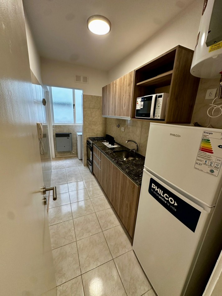 DEPARTAMENTO 2 AMB EXTERNO CON BALCON Y DEPENDENCIA DE SERVICIO