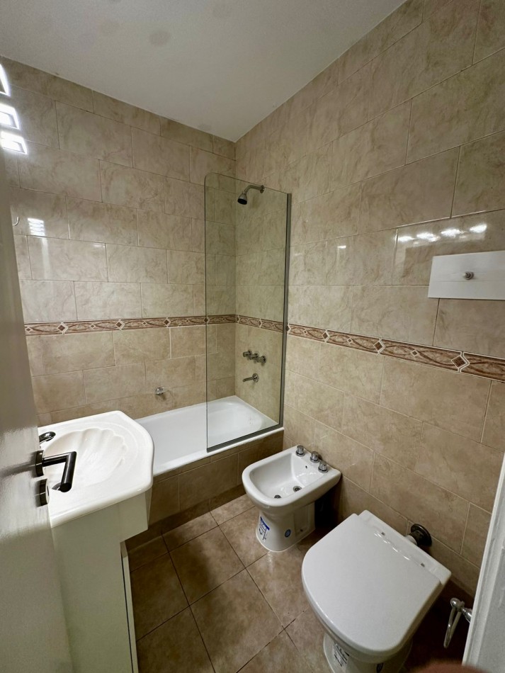 DEPARTAMENTO 2 AMB EXTERNO CON BALCON Y DEPENDENCIA DE SERVICIO