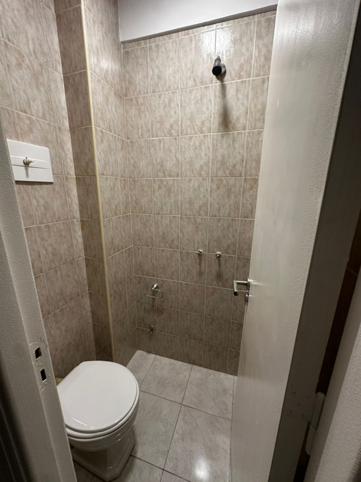 DEPARTAMENTO 2 AMB EXTERNO CON BALCON Y DEPENDENCIA DE SERVICIO