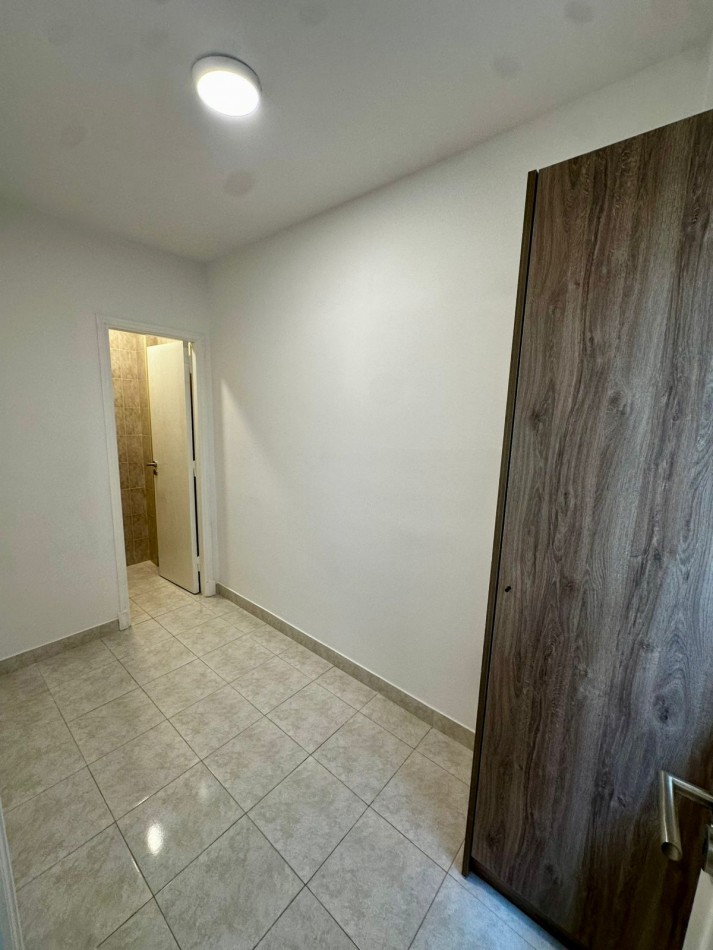 DEPARTAMENTO 2 AMB EXTERNO CON BALCON Y DEPENDENCIA DE SERVICIO