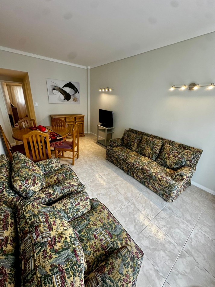 DEPARTAMENTO 2 AMB EXTERNO CON BALCON Y DEPENDENCIA DE SERVICIO
