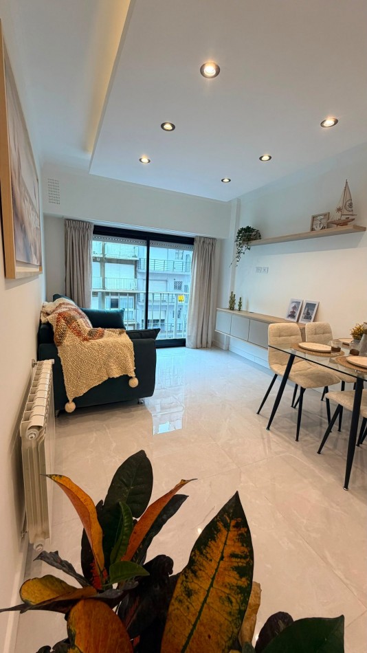 DEPARTAMENTO 3 AMBIENTES A LA CALLE CON BALCON FRANCES, A 150 MTS DE LA PLAYA