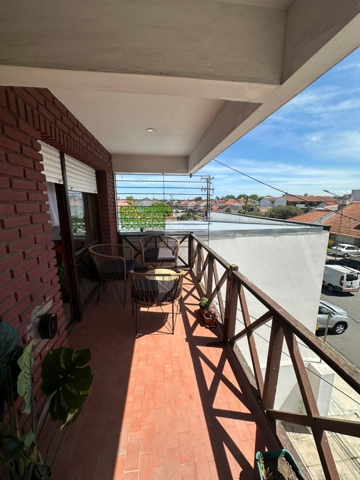 DEPARTAMENTO 2 AMBIENTES AL FRENTE CON DOS BALCONES VENDE Y PERMUTA EN PARQUE LURO