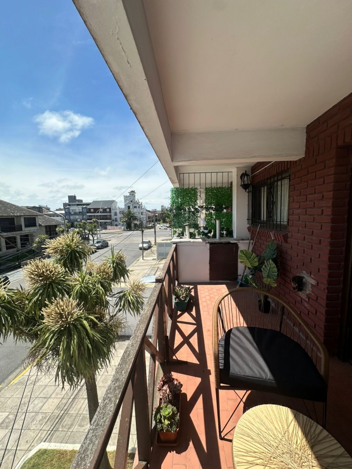 DEPARTAMENTO 2 AMBIENTES AL FRENTE CON DOS BALCONES VENDE Y PERMUTA EN PARQUE LURO