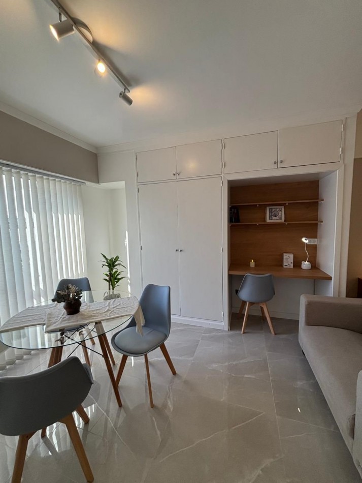 DEPARTAMENTO 1 AMBIENTE A LA CALLE CON BALCON FRANCES EN PLAZA MITRE