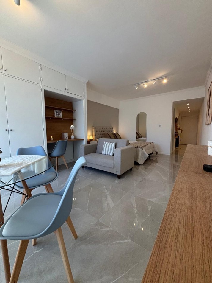 DEPARTAMENTO 1 AMBIENTE A LA CALLE CON BALCON FRANCES EN PLAZA MITRE