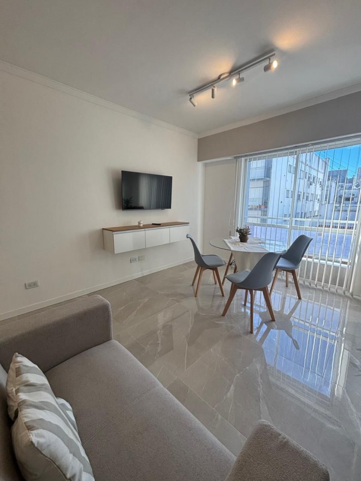 DEPARTAMENTO 1 AMBIENTE A LA CALLE CON BALCON FRANCES EN PLAZA MITRE