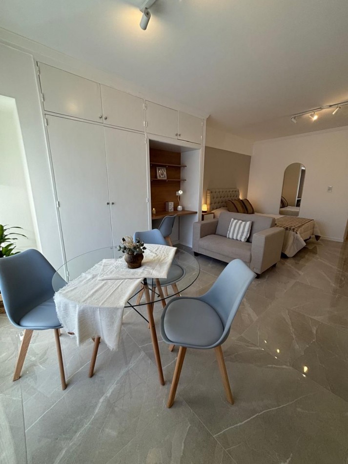 DEPARTAMENTO 1 AMBIENTE A LA CALLE CON BALCON FRANCES EN PLAZA MITRE