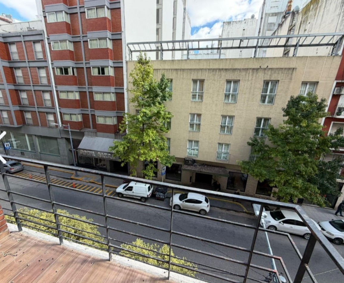 DEPARTAMENTO 2 AMBIENTES CON BALCON A LA CALLE TODO RECICLADO EN PLAZA COLON