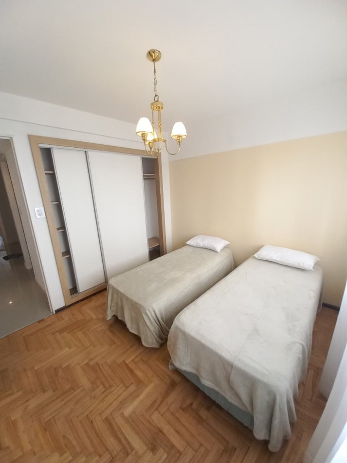 DEPARTAMENTO DE 3 AMBIENTES A LA CALLE CON BALCON SALIENTE EN PLAZA MITRE. APTO CREDITO