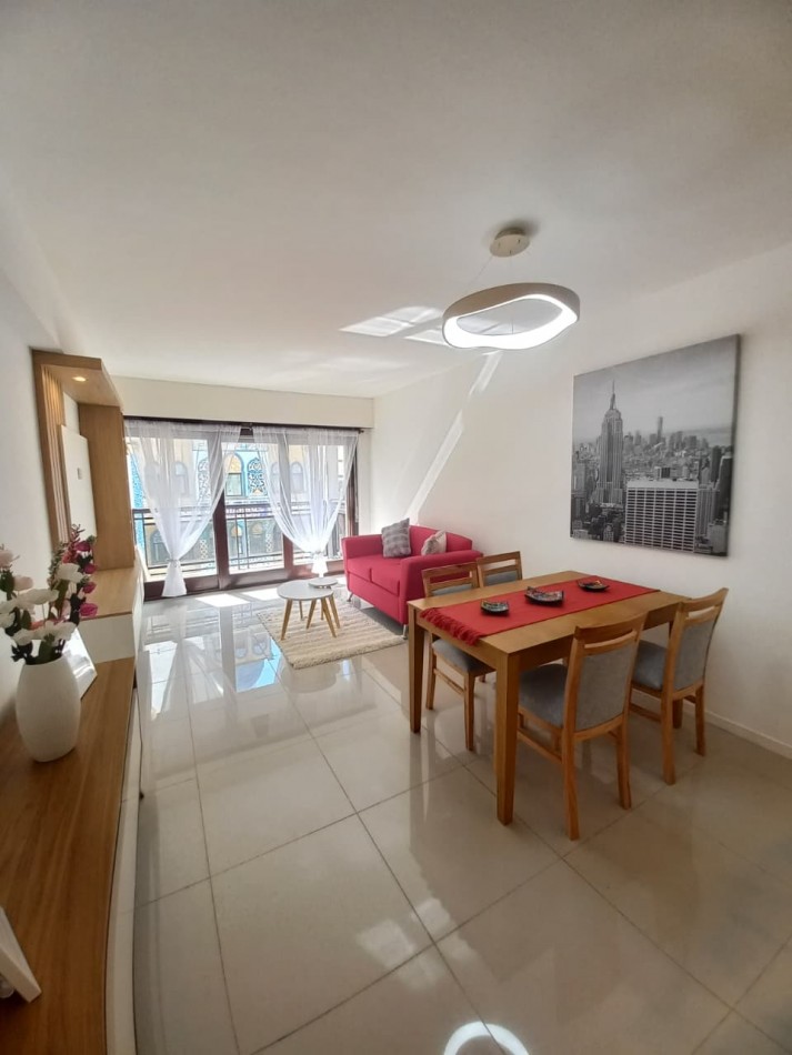 DEPARTAMENTO DE 3 AMBIENTES A LA CALLE CON BALCON SALIENTE EN PLAZA MITRE. APTO CREDITO