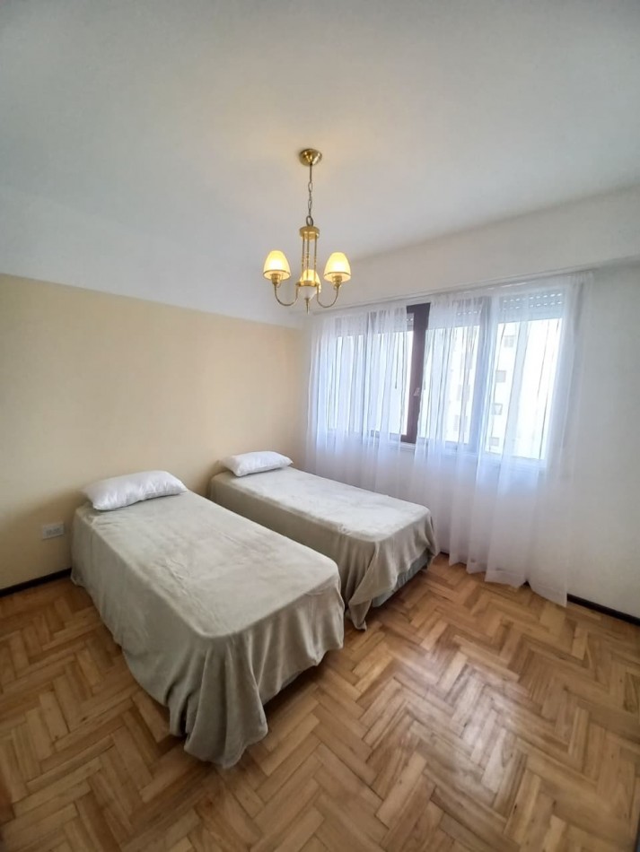 DEPARTAMENTO DE 3 AMBIENTES A LA CALLE CON BALCON SALIENTE EN PLAZA MITRE. APTO CREDITO