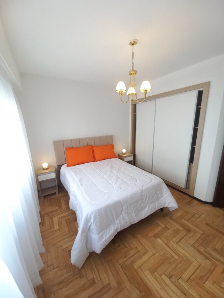 DEPARTAMENTO DE 3 AMBIENTES A LA CALLE CON BALCON SALIENTE EN PLAZA MITRE. APTO CREDITO