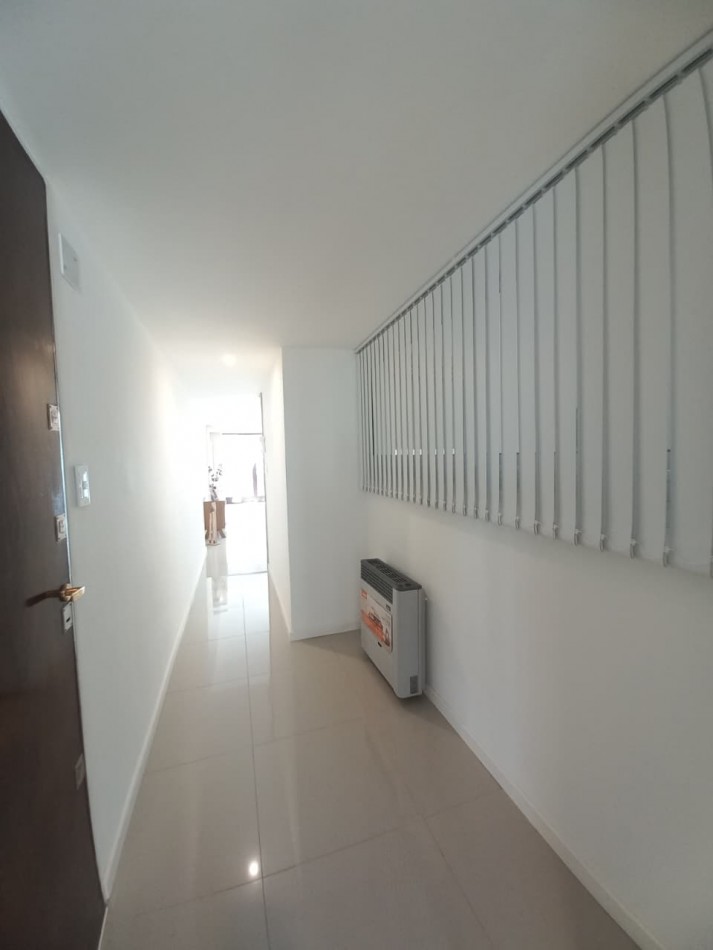 DEPARTAMENTO DE 3 AMBIENTES A LA CALLE CON BALCON SALIENTE EN PLAZA MITRE. APTO CREDITO