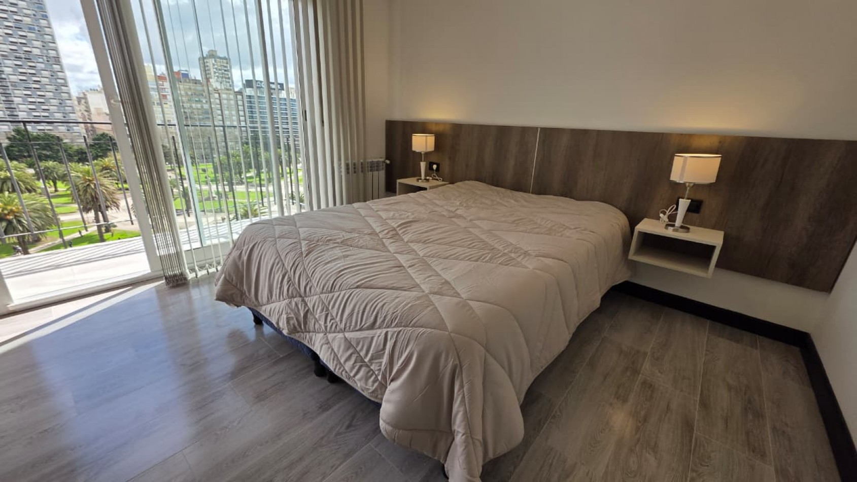 DEPARTAMENTO 3 AMBIENTES RECICLADO AL FRENTE CON VISTA A PLAZA COLON