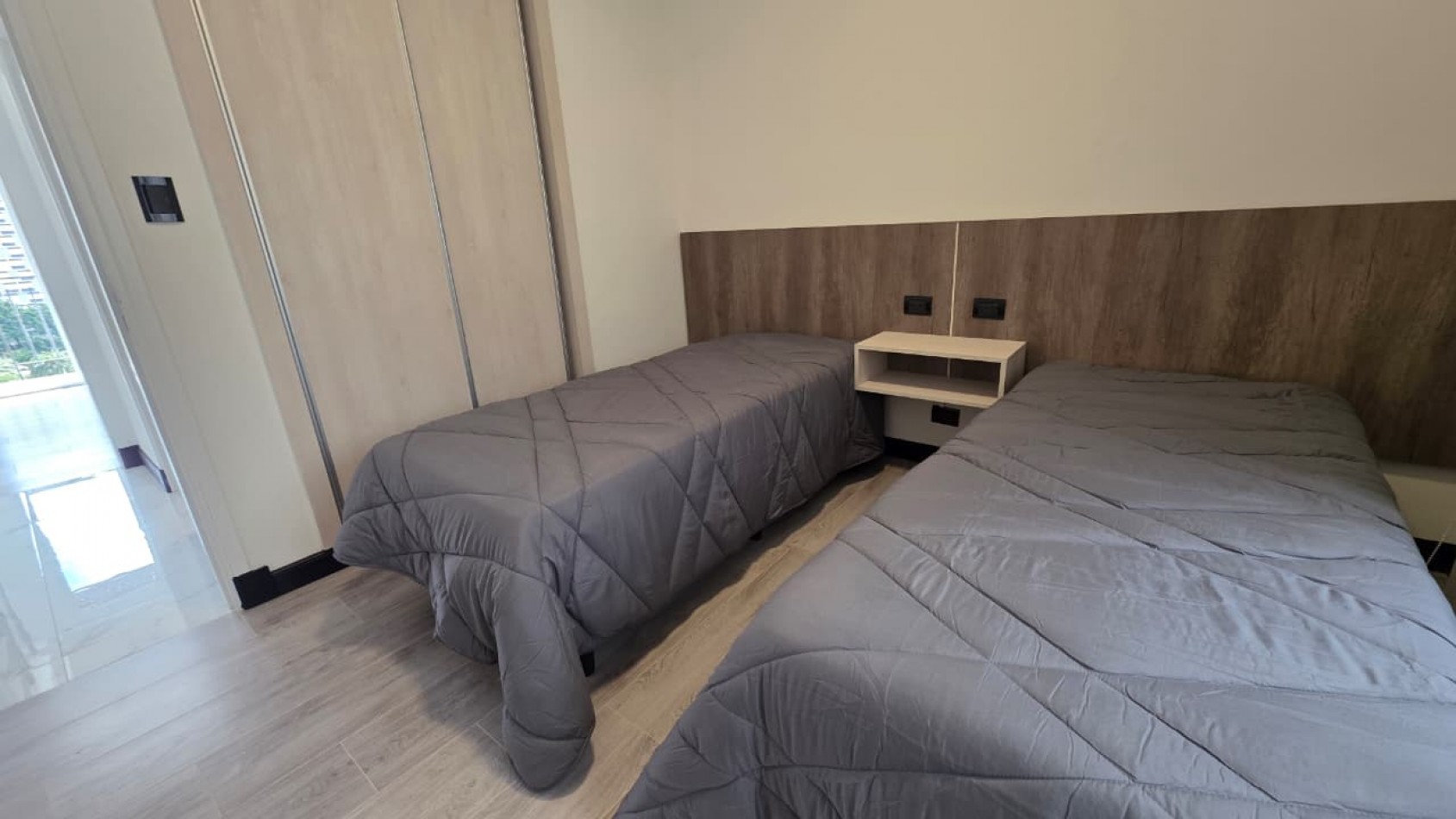 DEPARTAMENTO 3 AMBIENTES RECICLADO AL FRENTE CON VISTA A PLAZA COLON