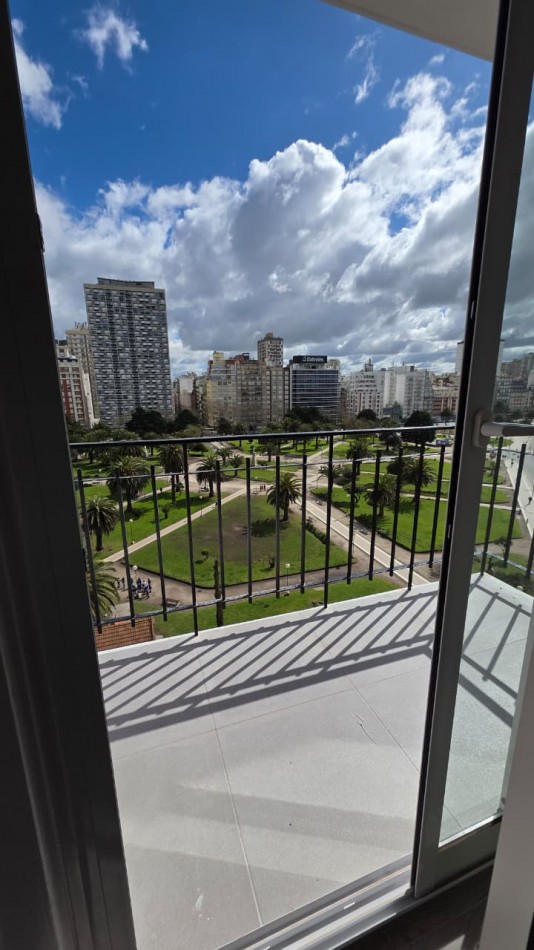 DEPARTAMENTO 3 AMBIENTES RECICLADO AL FRENTE CON VISTA A PLAZA COLON