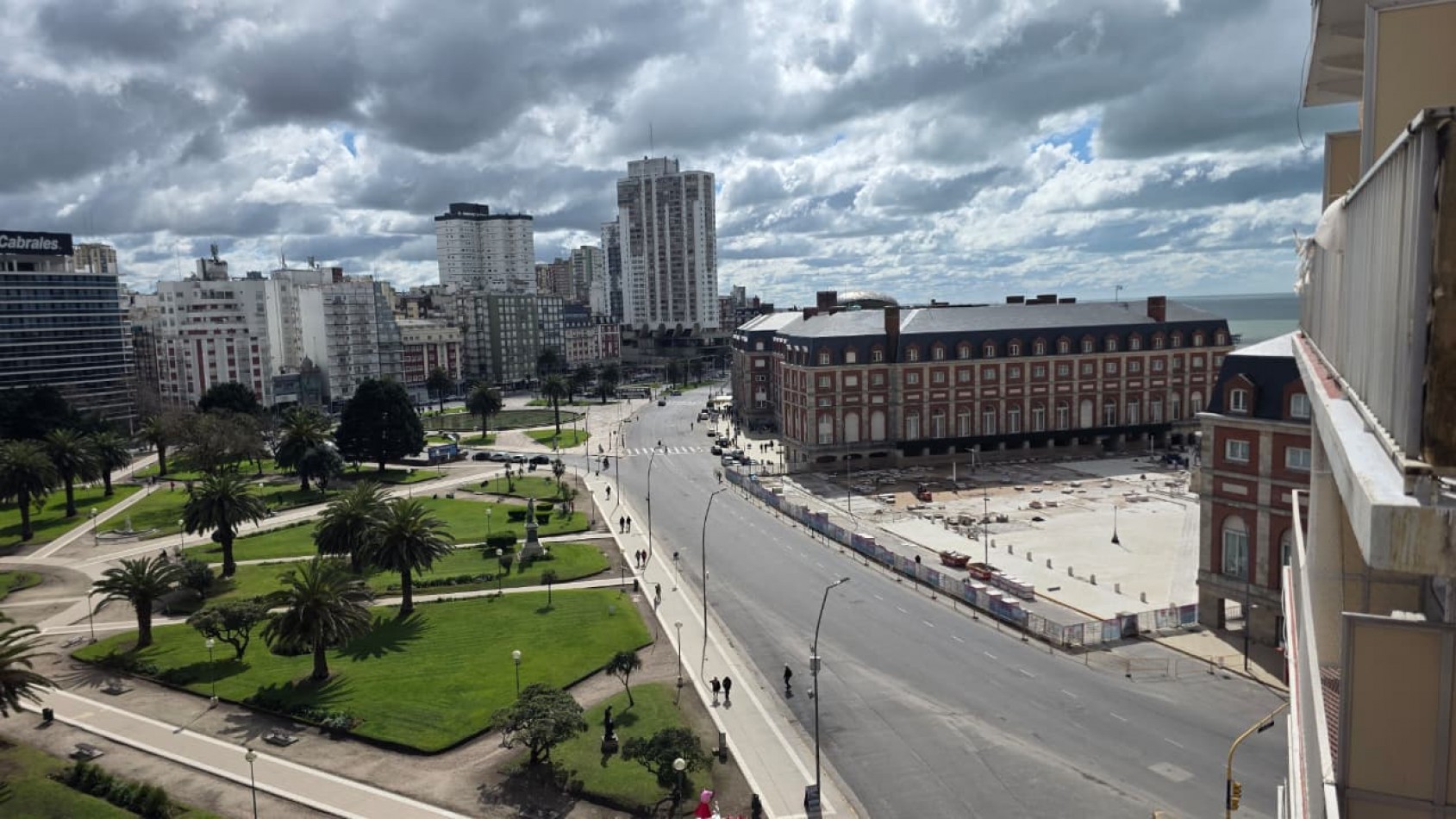 DEPARTAMENTO 3 AMBIENTES RECICLADO AL FRENTE CON VISTA A PLAZA COLON