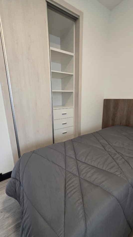 DEPARTAMENTO 3 AMBIENTES RECICLADO AL FRENTE CON VISTA A PLAZA COLON