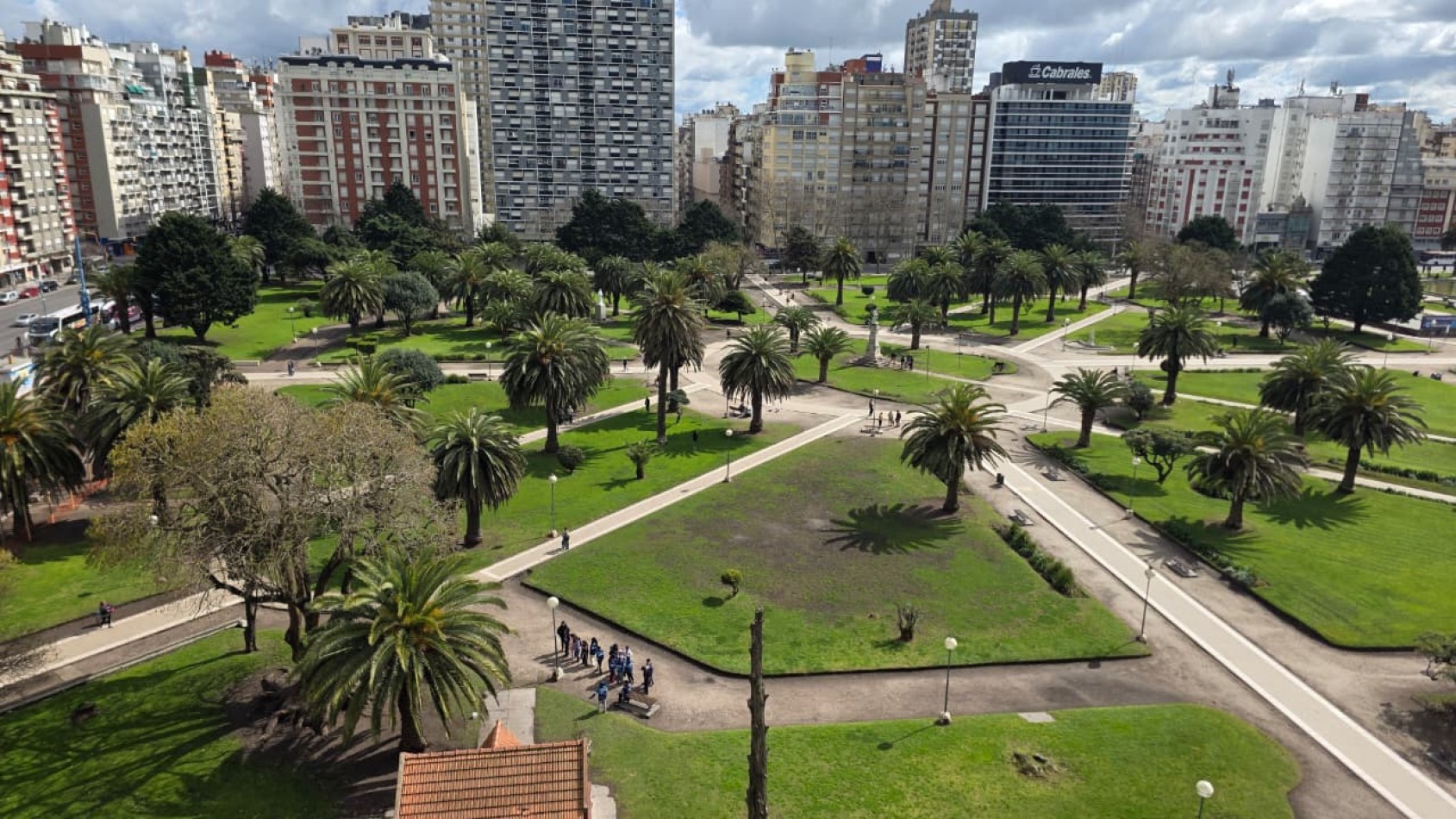DEPARTAMENTO 3 AMBIENTES RECICLADO AL FRENTE CON VISTA A PLAZA COLON