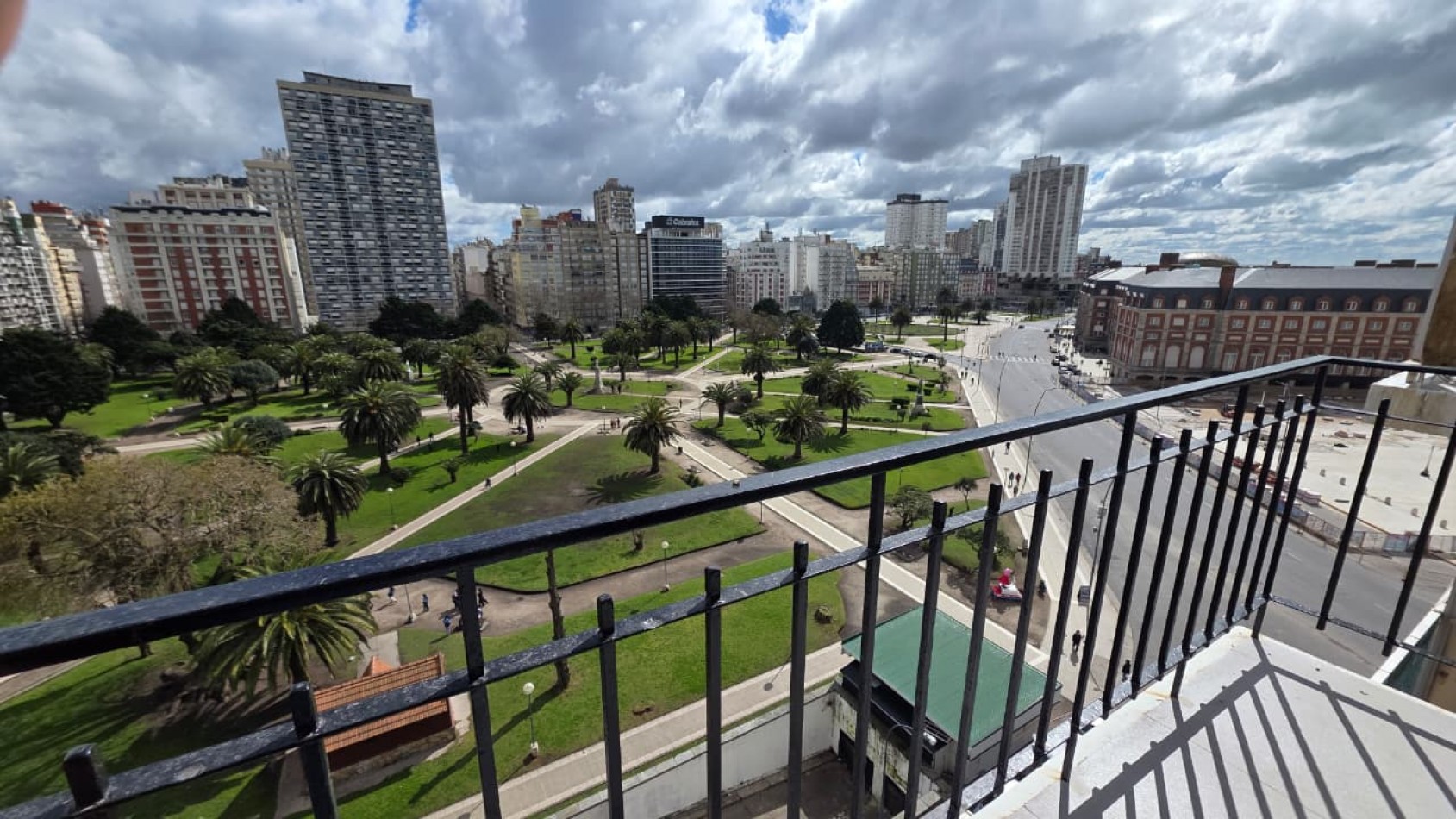 DEPARTAMENTO 3 AMBIENTES RECICLADO AL FRENTE CON VISTA A PLAZA COLON
