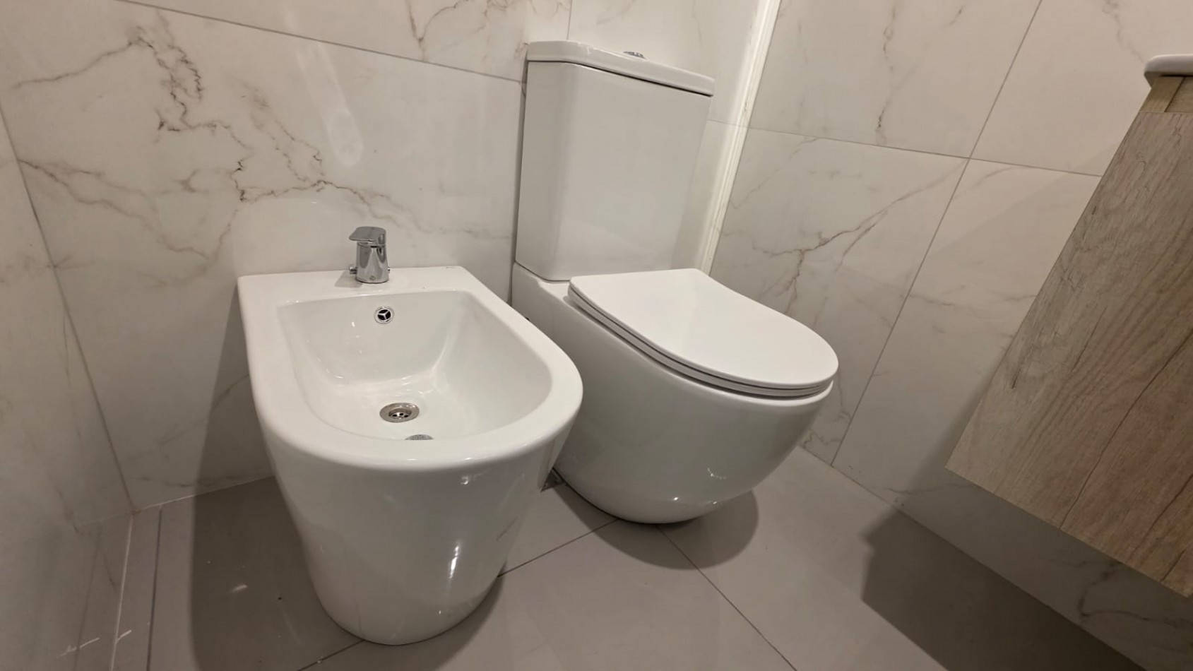 DEPARTAMENTO 1 AMBIENTE RECICLADO AL LATERAL EN PLAZA COLON