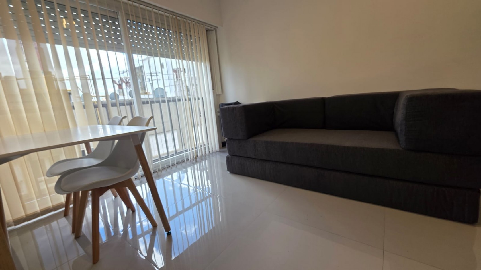 DEPARTAMENTO 1 AMBIENTE RECICLADO AL LATERAL EN PLAZA COLON