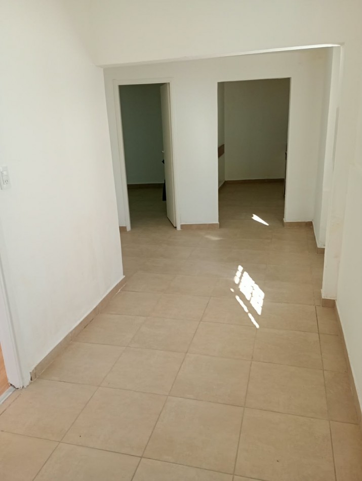 CASA 3 AMBIENTES CON GARAJE EN LOTE PROPIO DE 130M2 EN EL BARRIO LAS AVENIDAS