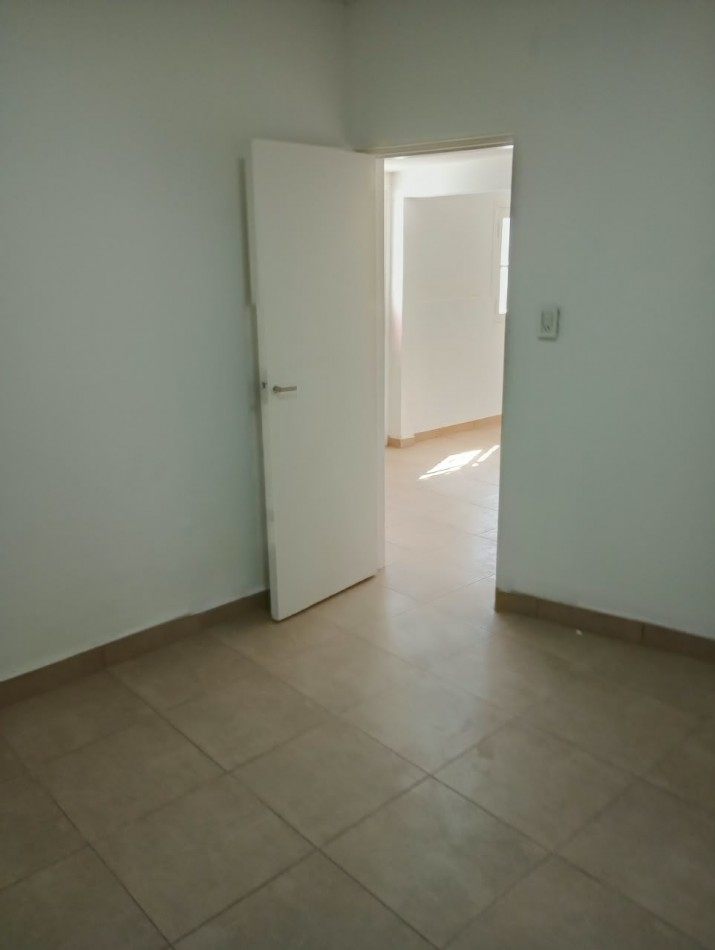 CASA 3 AMBIENTES CON GARAJE EN LOTE PROPIO DE 130M2 EN EL BARRIO LAS AVENIDAS