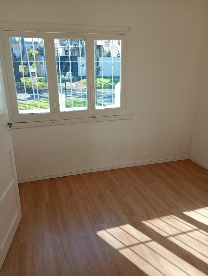 CASA 3 AMBIENTES CON GARAJE EN LOTE PROPIO DE 130M2 EN EL BARRIO LAS AVENIDAS