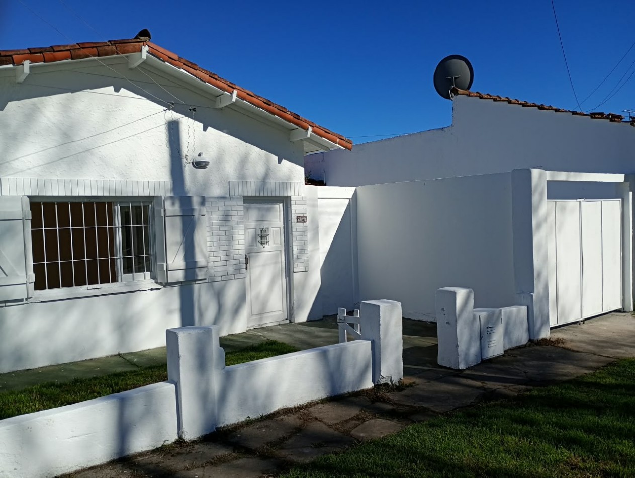 CASA 3 AMBIENTES CON GARAJE EN LOTE PROPIO DE 130M2 EN EL BARRIO LAS AVENIDAS