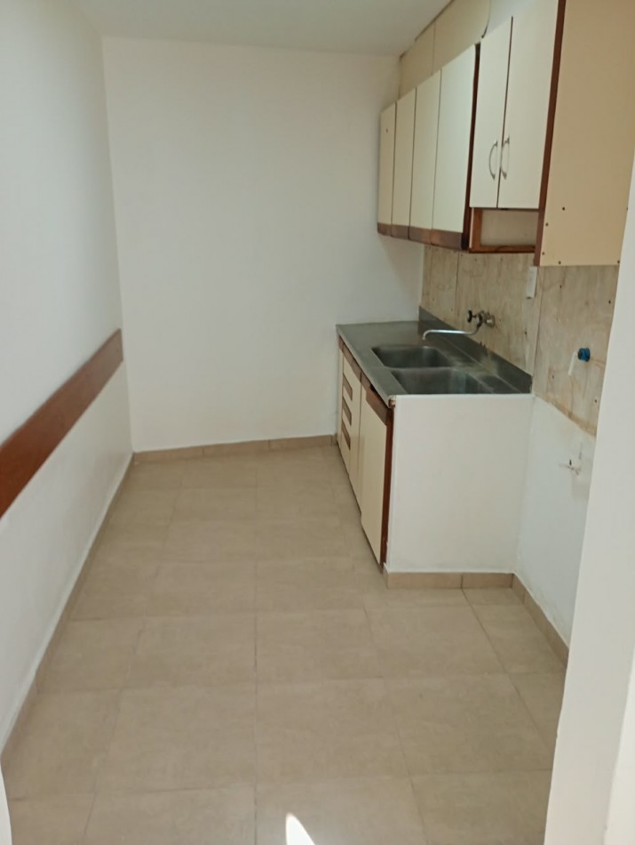 CASA 3 AMBIENTES CON GARAJE EN LOTE PROPIO DE 130M2 EN EL BARRIO LAS AVENIDAS