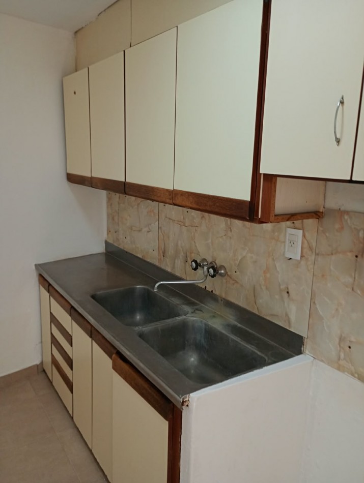 CASA 3 AMBIENTES CON GARAJE EN LOTE PROPIO DE 130M2 EN EL BARRIO LAS AVENIDAS