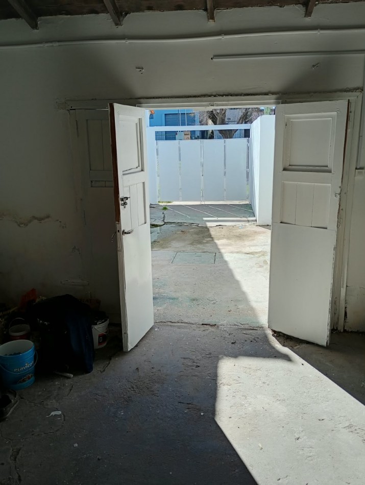 CASA 3 AMBIENTES CON GARAJE EN LOTE PROPIO DE 130M2 EN EL BARRIO LAS AVENIDAS