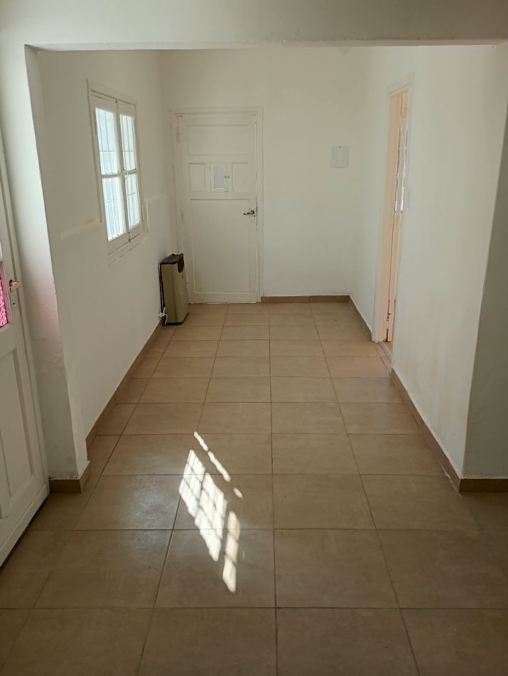CASA 3 AMBIENTES CON GARAJE EN LOTE PROPIO DE 130M2 EN EL BARRIO LAS AVENIDAS