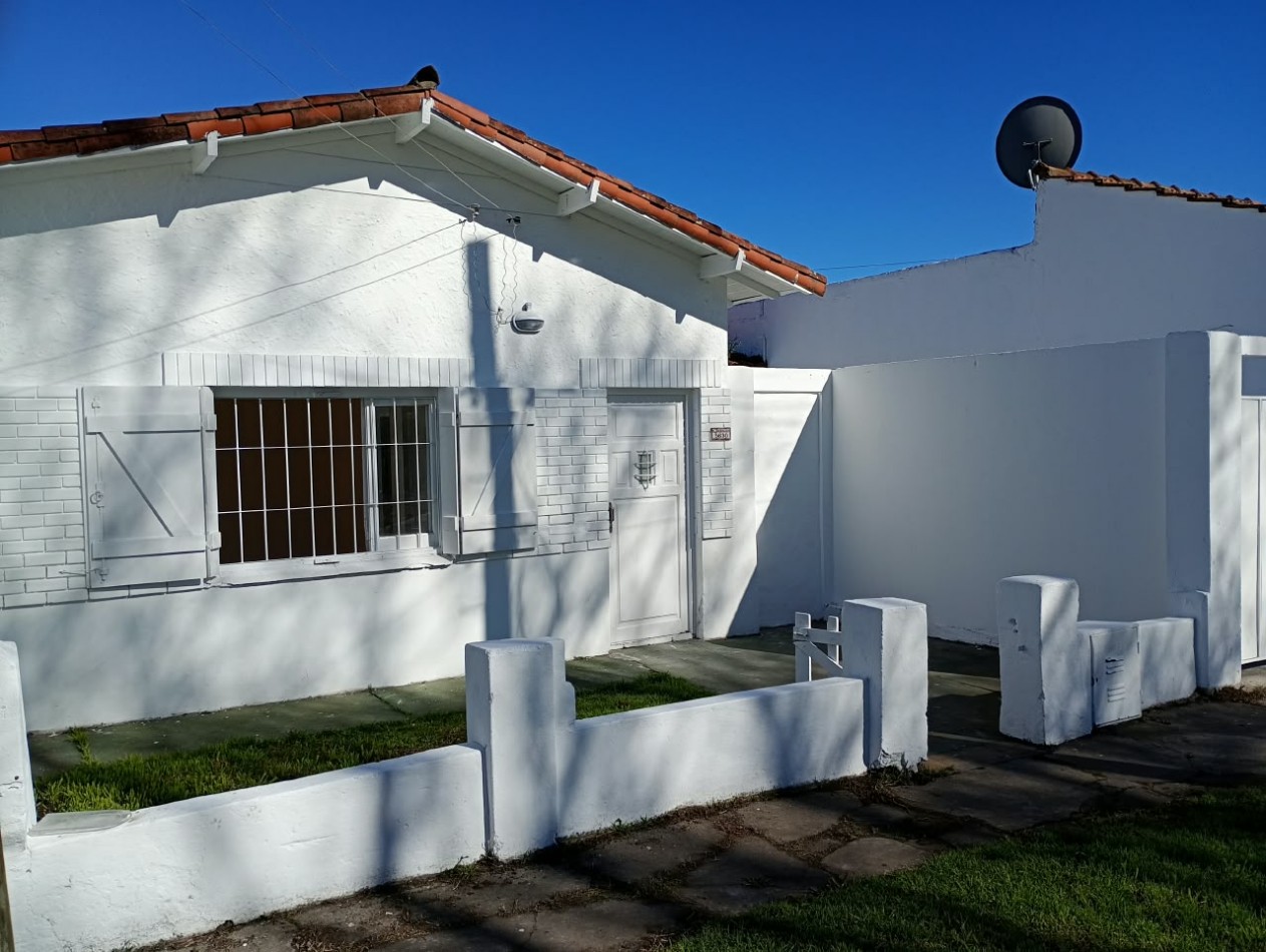 CASA 3 AMBIENTES CON GARAJE EN LOTE PROPIO DE 130M2 EN EL BARRIO LAS AVENIDAS